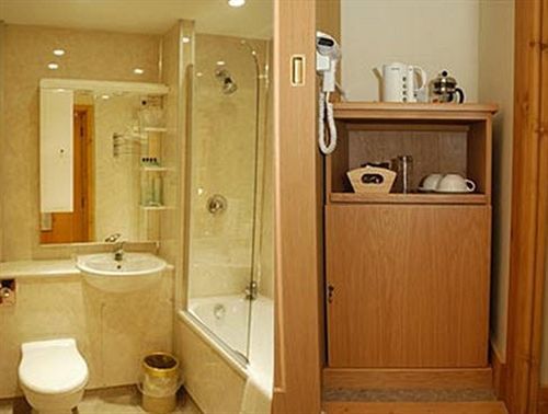 Golden Ball Hotel Elsworth المظهر الخارجي الصورة