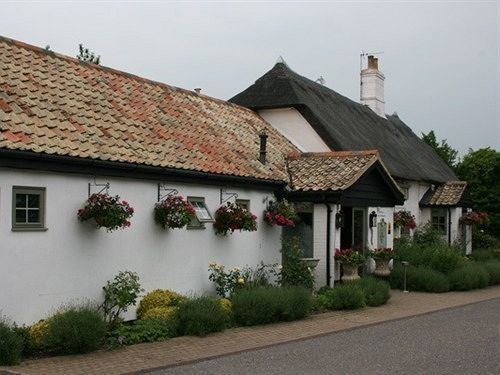 Golden Ball Hotel Elsworth المظهر الخارجي الصورة